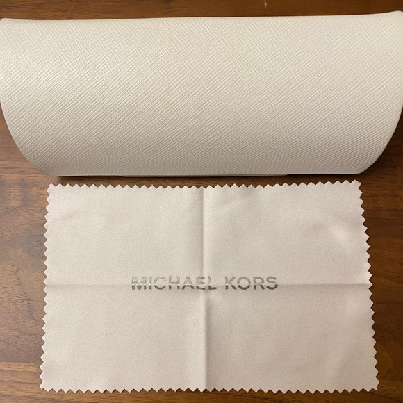NWOT Michael Kors Eyeglass Sunglass Hard Case Clam Shell & Lens Cloth - Picture 2 of 3